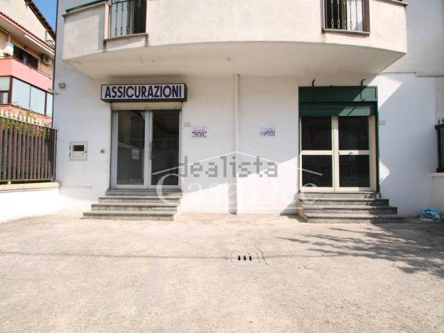 Locale Commerciale in affitto a Trentola, Campania