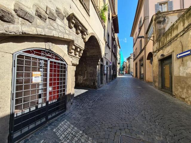 Locale Commerciale in affitto a Viterbo, Lazio