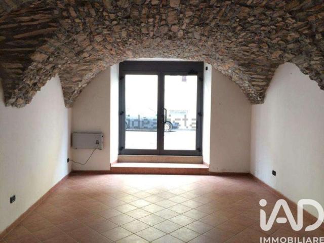 Locale Commerciale in affitto a Comunità della Vallagarina, Borgo Sacco