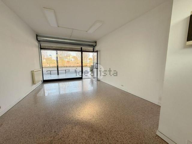 Locale Commerciale in affitto a Malpaga, Cavernago