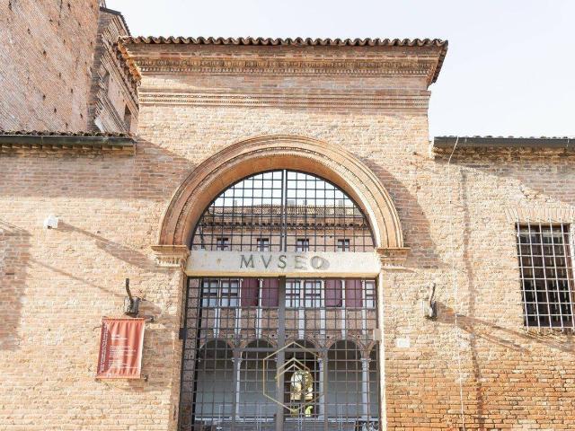 Locale Commerciale in affitto a Quacchio, Ferrara