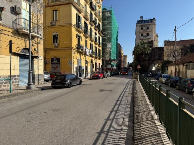 Locale Commerciale in affitto a Salerno, Campania