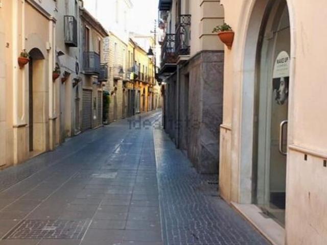 Locale Commerciale in affitto a Montereale, Potenza