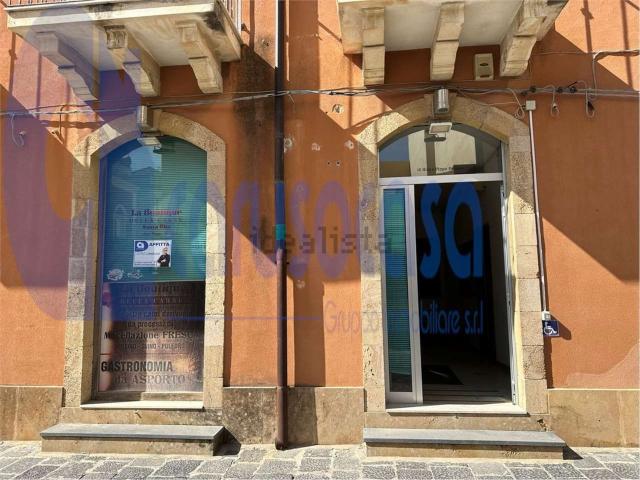 Locale Commerciale in affitto a Augusta, Sicilia