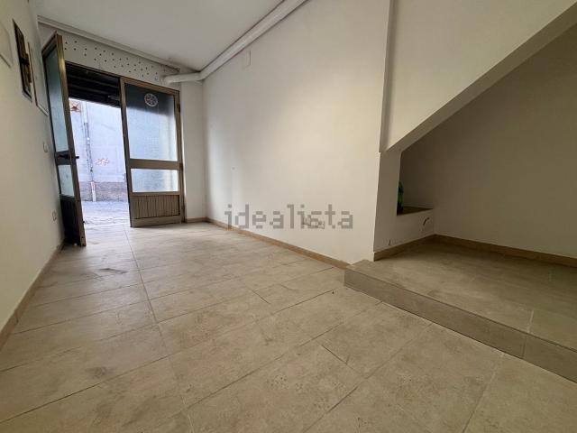Locale Commerciale in affitto a Isernia, Molise