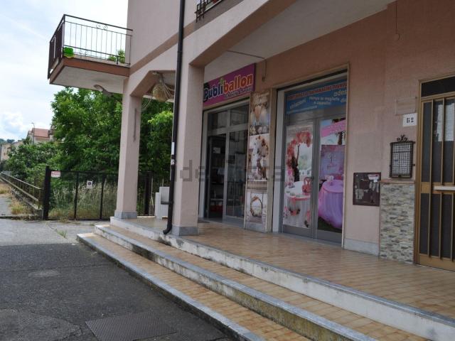 Locale Commerciale in affitto a Monticello, Calabria