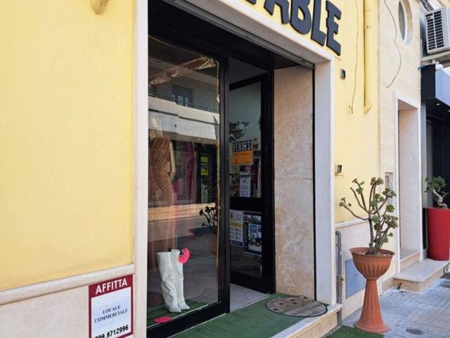 Locale Commerciale in affitto a Puglia, Taranto