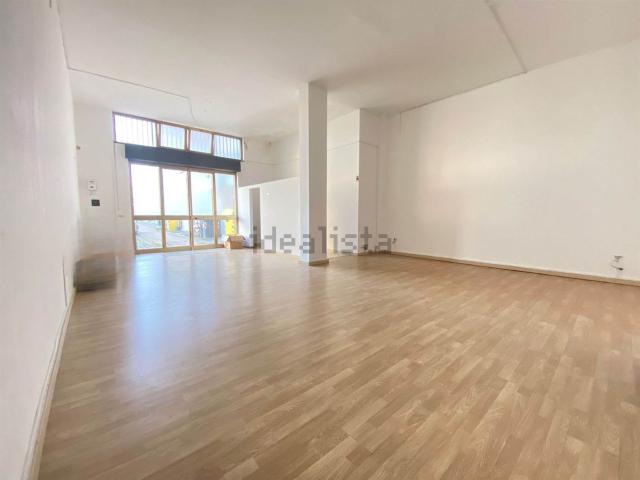Locale Commerciale in affitto a Puglia, Taranto