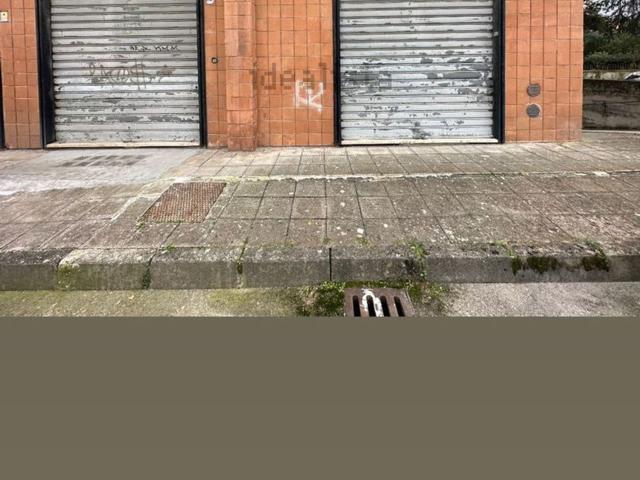 Locale Commerciale in affitto a Avellino, Campania