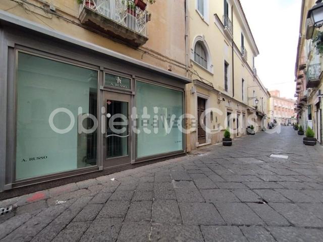 Locale Commerciale in affitto a Centro Storico, Caserta