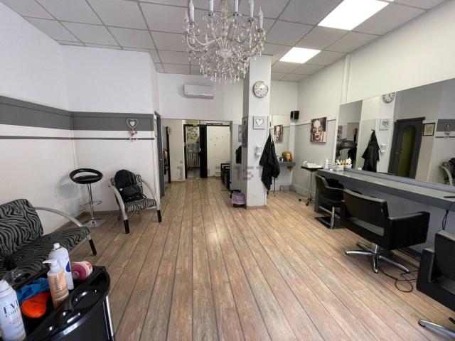 Locale Commerciale in affitto a Oltresempione, Legnano