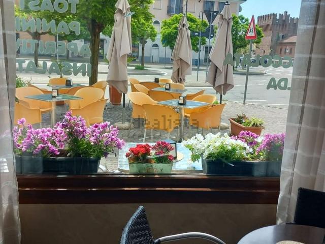 Locale Commerciale in affitto a Bornate, Piemonte