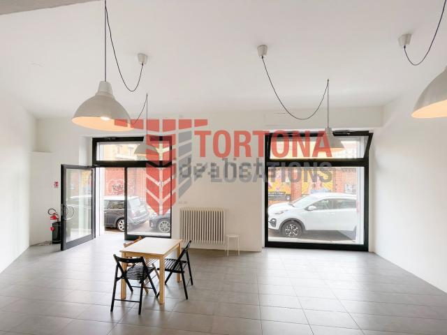 Locale Commerciale in affitto a Municipio 6, Milano