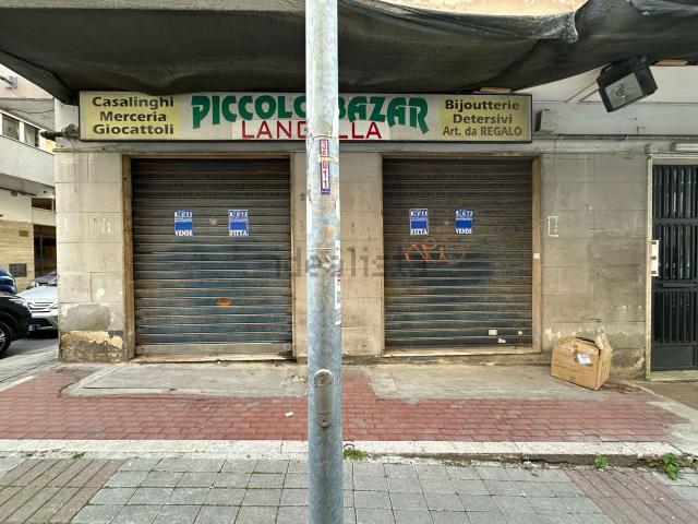Locale Commerciale in affitto a Marano Di Napoli, Campania