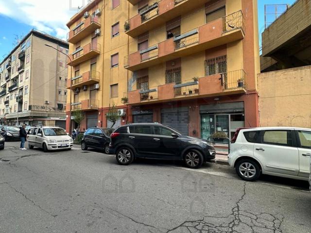 Locale Commerciale in affitto a III Circoscrizione, Messina