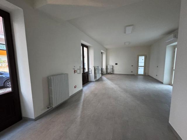 Locale Commerciale in affitto a Piemonte, Cuneo