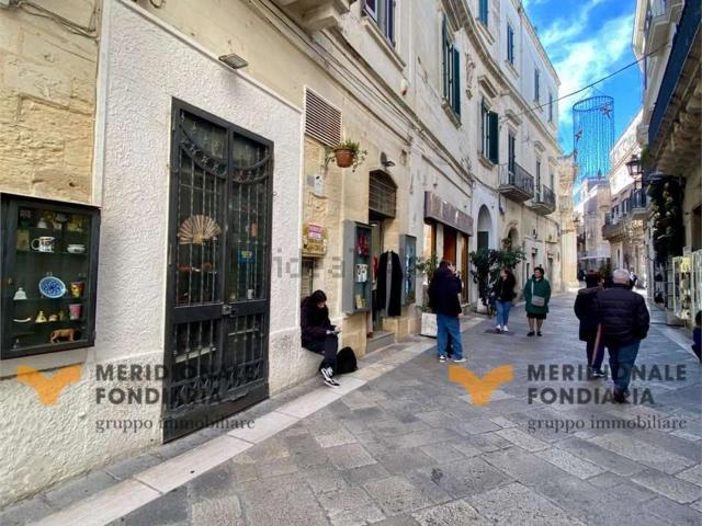Locale Commerciale in affitto a Puglia, Lecce