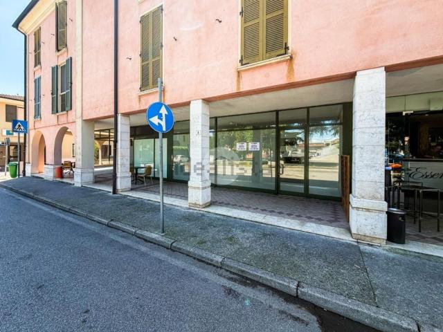 Locale Commerciale in affitto a Bagnolo Mella, Lombardia
