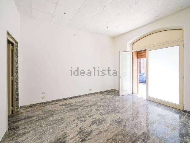 Locale Commerciale in affitto a Puglia, Bari