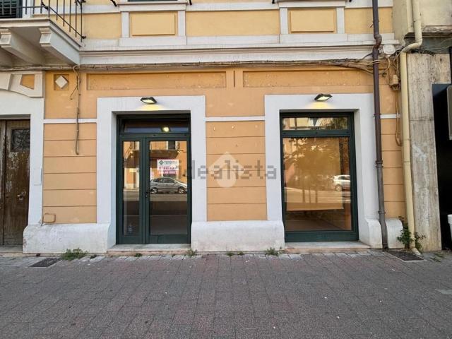 Locale Commerciale in affitto a Pescara, Abruzzo