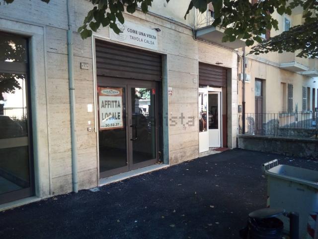 Locale Commerciale in affitto a Cappuccini, Viterbo