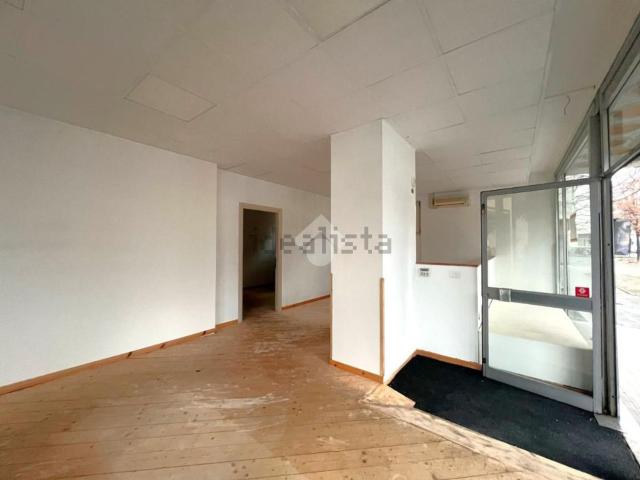 Locale Commerciale in affitto a Morbegno, Lombardia