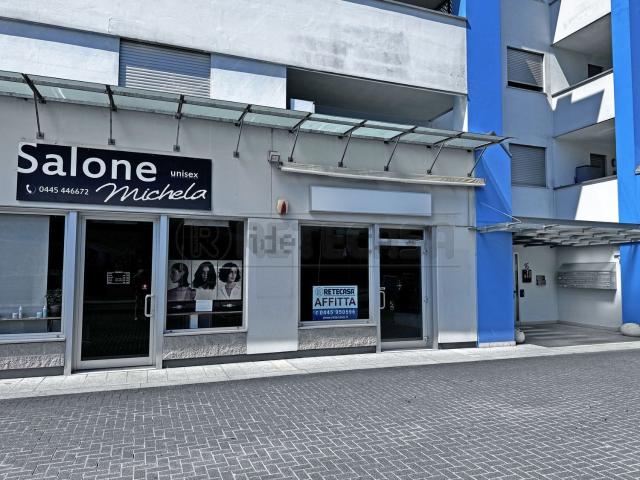 Locale Commerciale in affitto a Cornedo Vicentino, Veneto