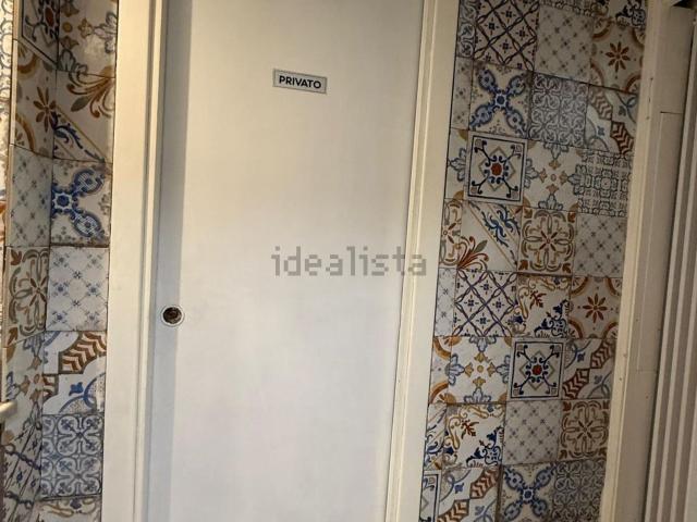 Locale Commerciale in affitto a Municipalità 1, Campania