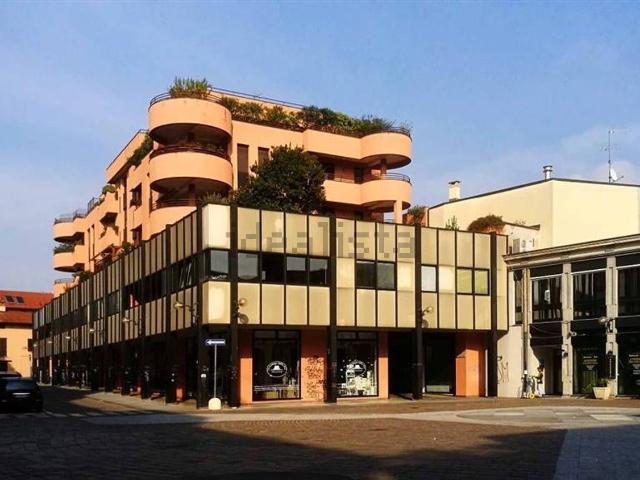 Locale Commerciale in affitto a Volta-Prealpi, Saronno
