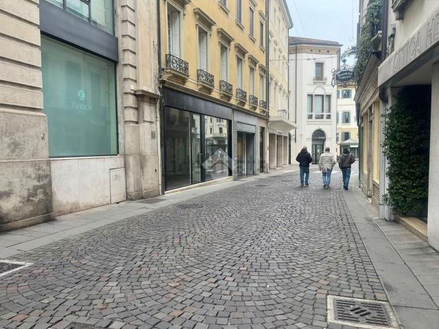 Locale Commerciale in affitto a San Zeno, Treviso