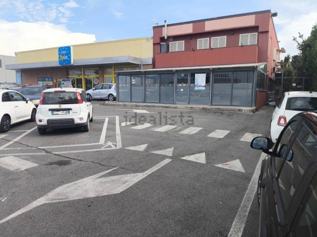 Locale Commerciale in affitto a Tarquinia, Lazio