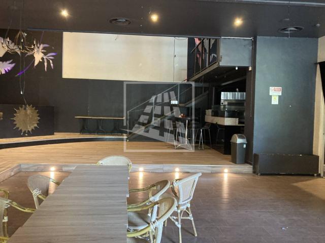 Locale Commerciale in affitto a Re, Reggio Emilia