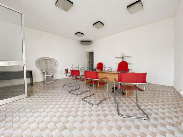 Locale Commerciale in affitto a Piemonte, Alessandria