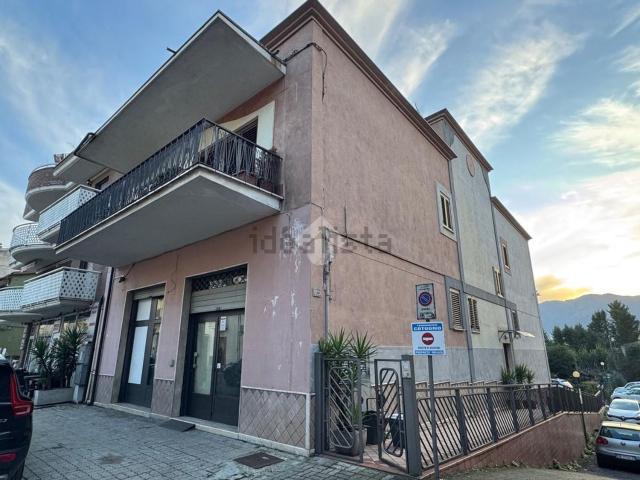 Locale Commerciale in affitto a Venafro, Molise