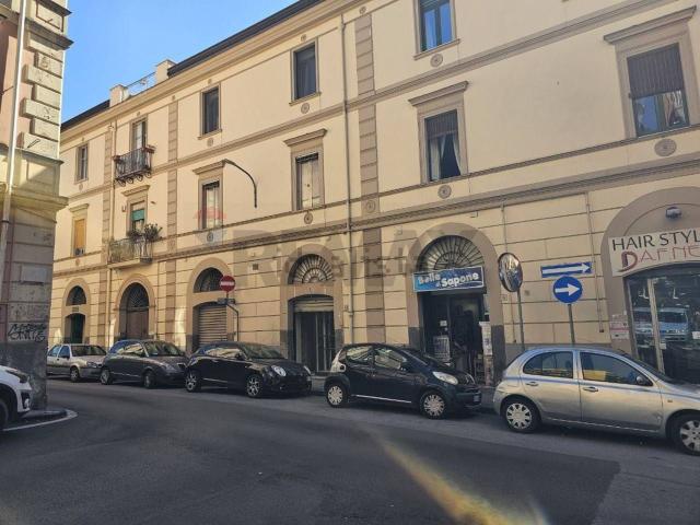 Locale Commerciale in affitto a Salerno, Campania