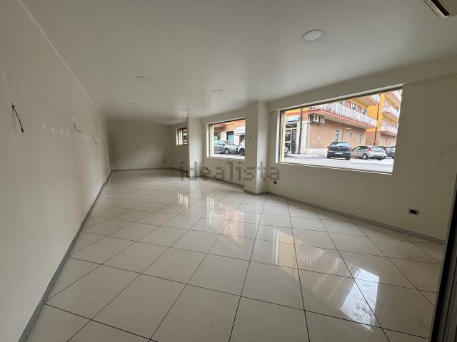 Locale Commerciale in affitto a San Lazzaro, Isernia