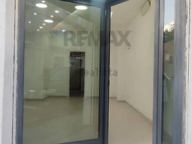 Locale Commerciale in affitto a Le Sfere, Caltagirone