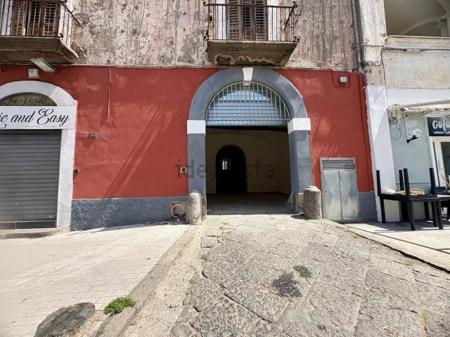 Locale Commerciale in affitto a Leopardi, Torre Del Greco