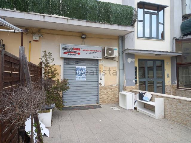 Locale Commerciale in affitto a Sant'anastasia, Campania