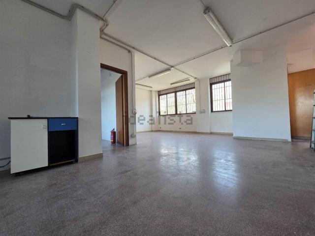 Locale Commerciale in affitto a Quartiere Italia, Latina