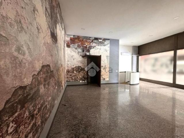 Locale Commerciale in affitto a Turri, Montegrotto Terme