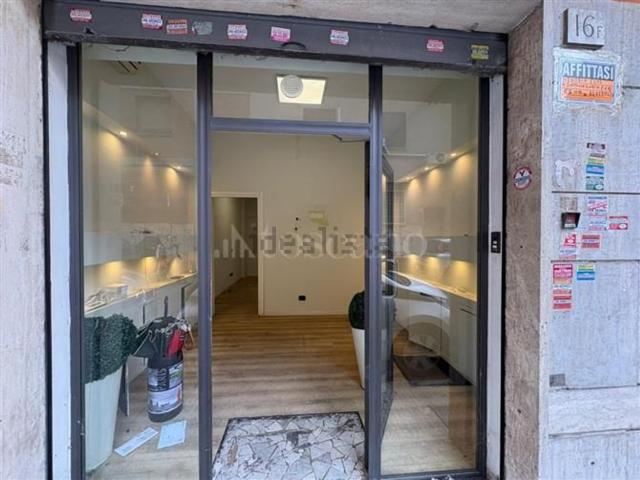 Locale Commerciale in affitto a Appio Claudio, Roma