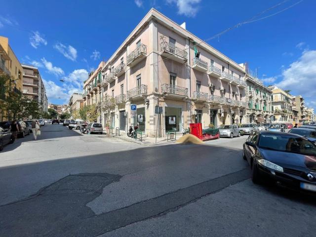 Locale Commerciale in affitto a IV Circoscrizione, Messina