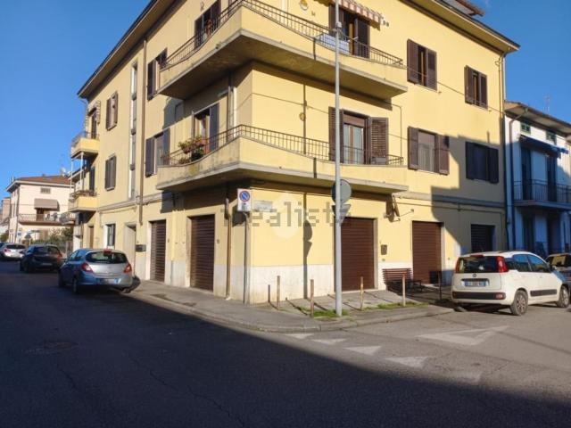 Locale Commerciale in affitto a I lecci, Prato