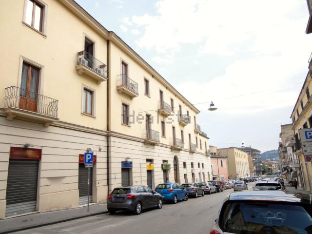 Locale Commerciale in affitto a Libertà, Benevento