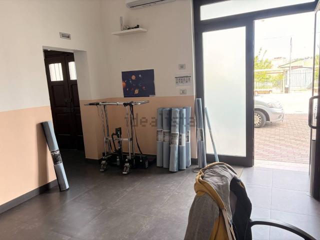 Locale Commerciale in affitto a Villa del Fuoco, Pescara