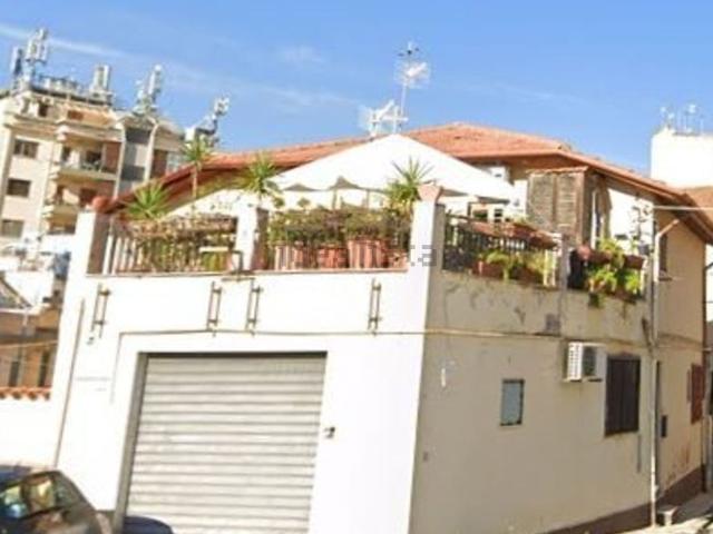 Locale Commerciale in affitto a IV Circoscrizione, Messina