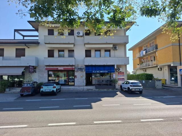 Locale Commerciale in affitto a Casola, Veneto
