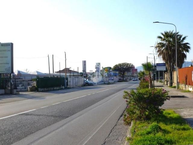 Locale Commerciale in affitto a Montecorvino Pugliano, Pontecagnano