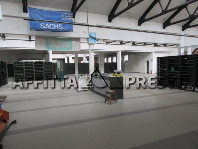 Locale Commerciale in affitto a Unione di Comuni della Romagna Forlivese, Quattro